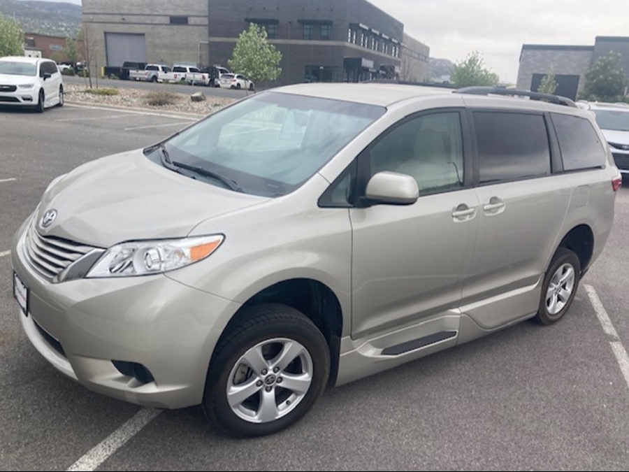 Used 2015 Toyota Sienna LE - VMI Side Entry Entry In Floor Automatic Ramp