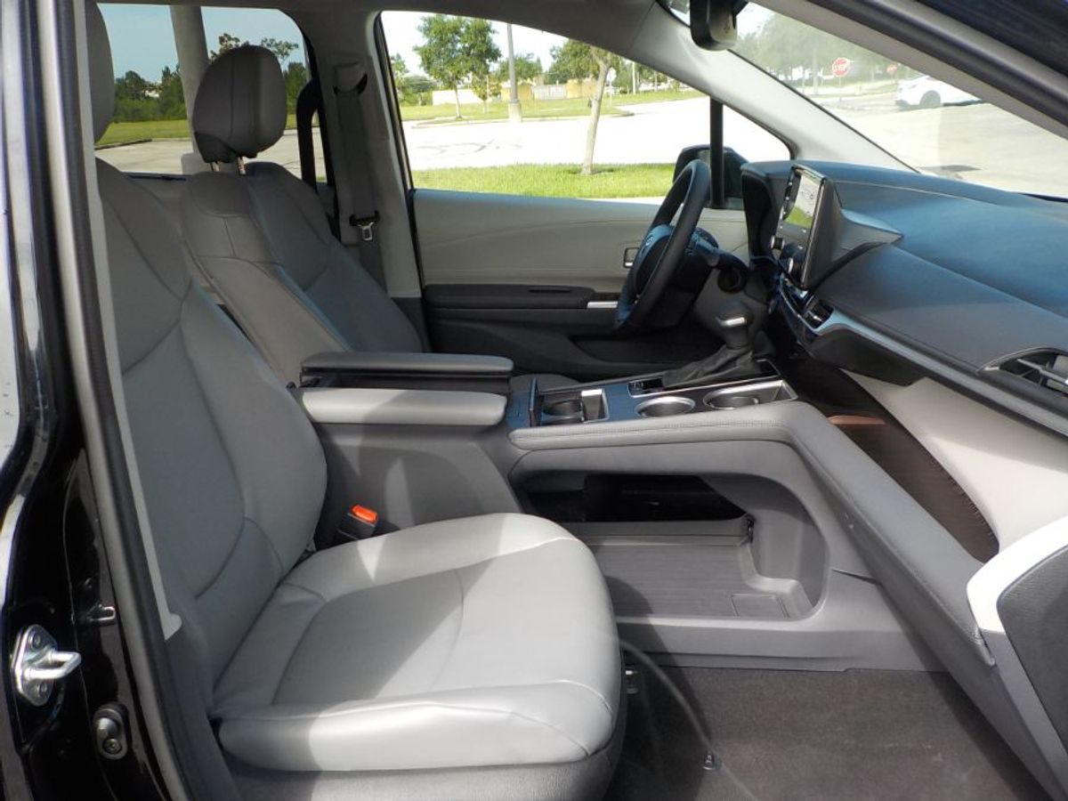 2024 TOYOTA SIENNA - Image 16