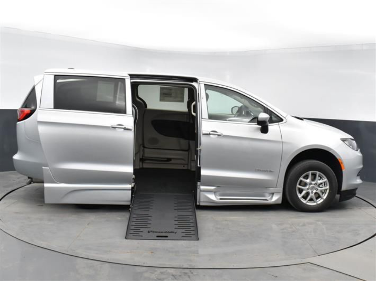 2023 CHRYSLER VOYAGER - Image 8