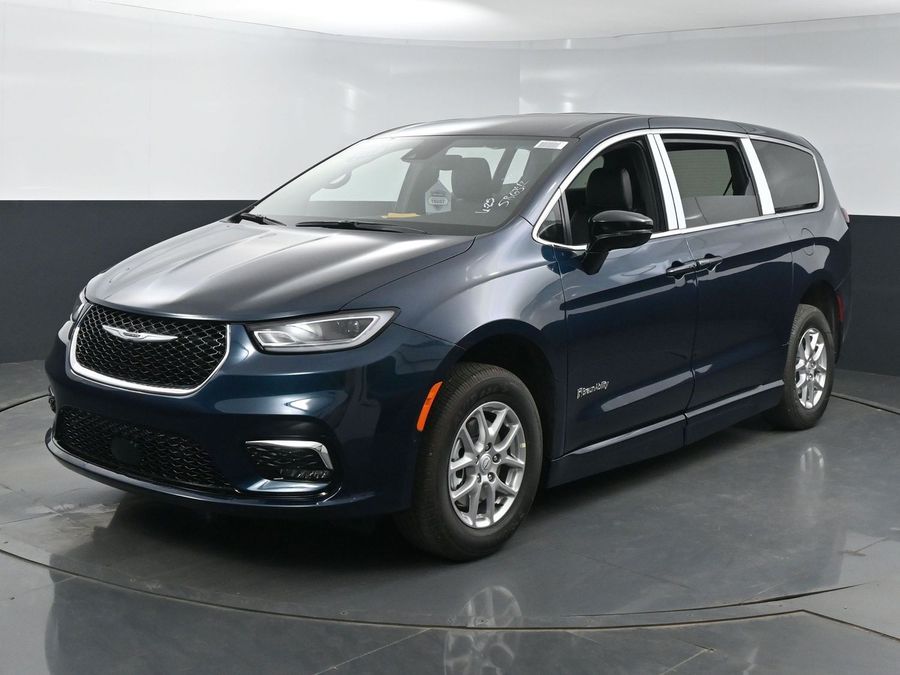 New 2025 Chrysler Pacifica Select Safety - BraunAbility Side Entry Entry Fold Out Automatic Ramp