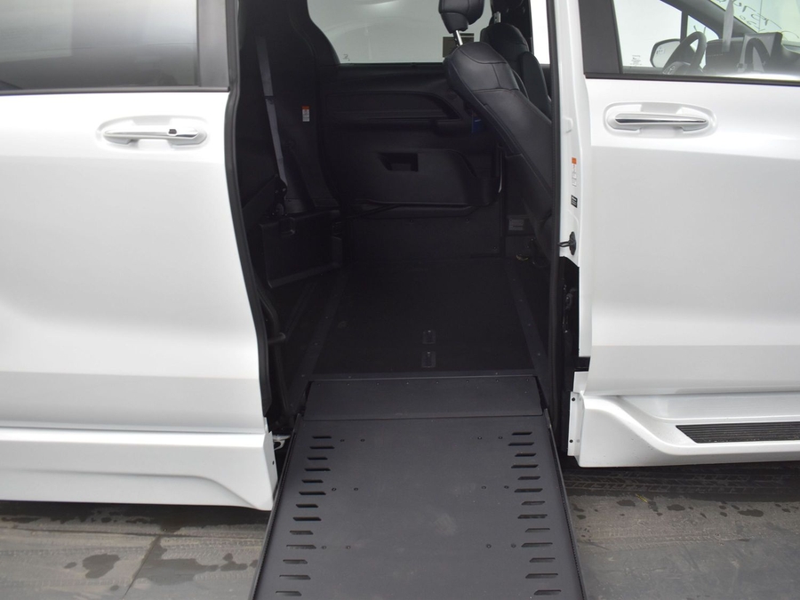 New 2025 Toyota Sienna Hybrid Platinum - BraunAbility Side Entry Entry In Floor Automatic Ramp