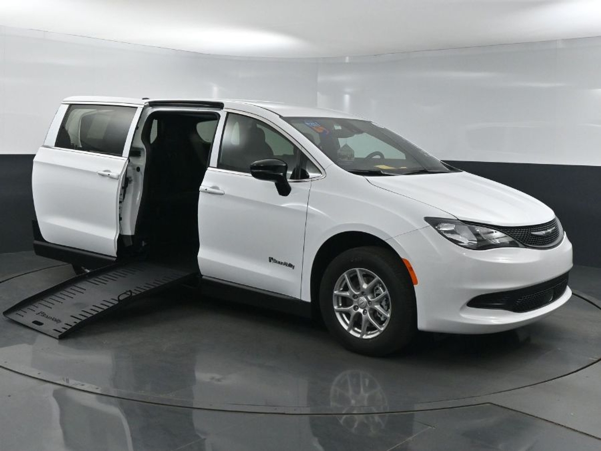 2025 CHRYSLER VOYAGER - Image 2