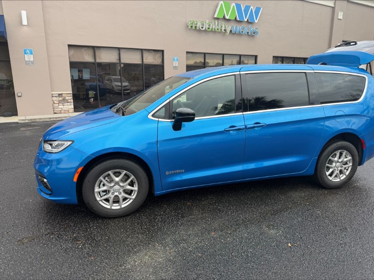 2026 CHRYSLER PACIFICA - Image 10