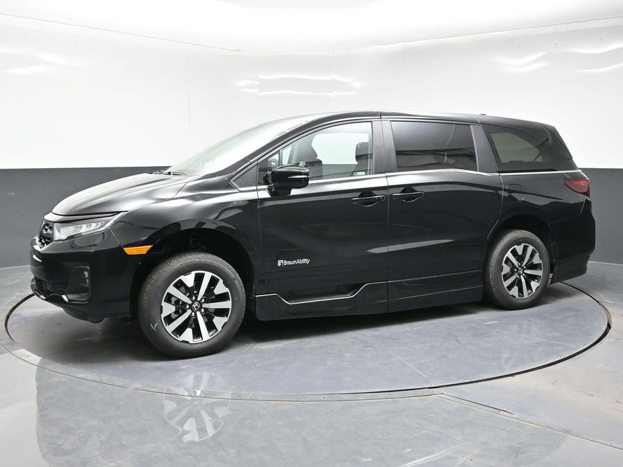 Black Honda Odyssey with Side Entry Automatic In Floor ramp