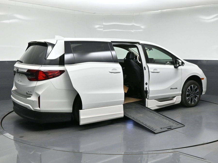 Used 2025 Honda Odyssey Elite - BraunAbility Side Entry In Floor Automatic Ramp