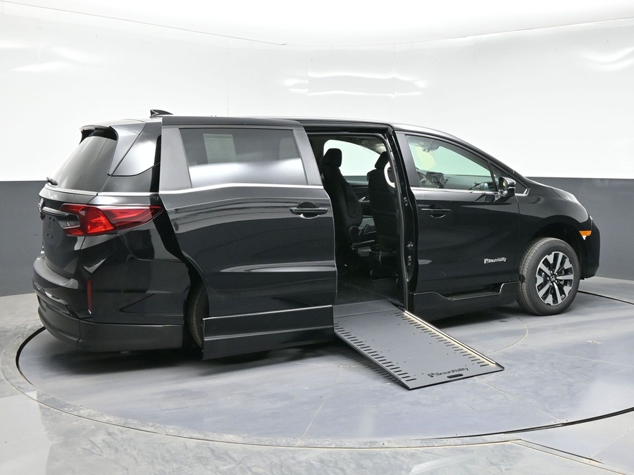 Black Honda Odyssey image number 6