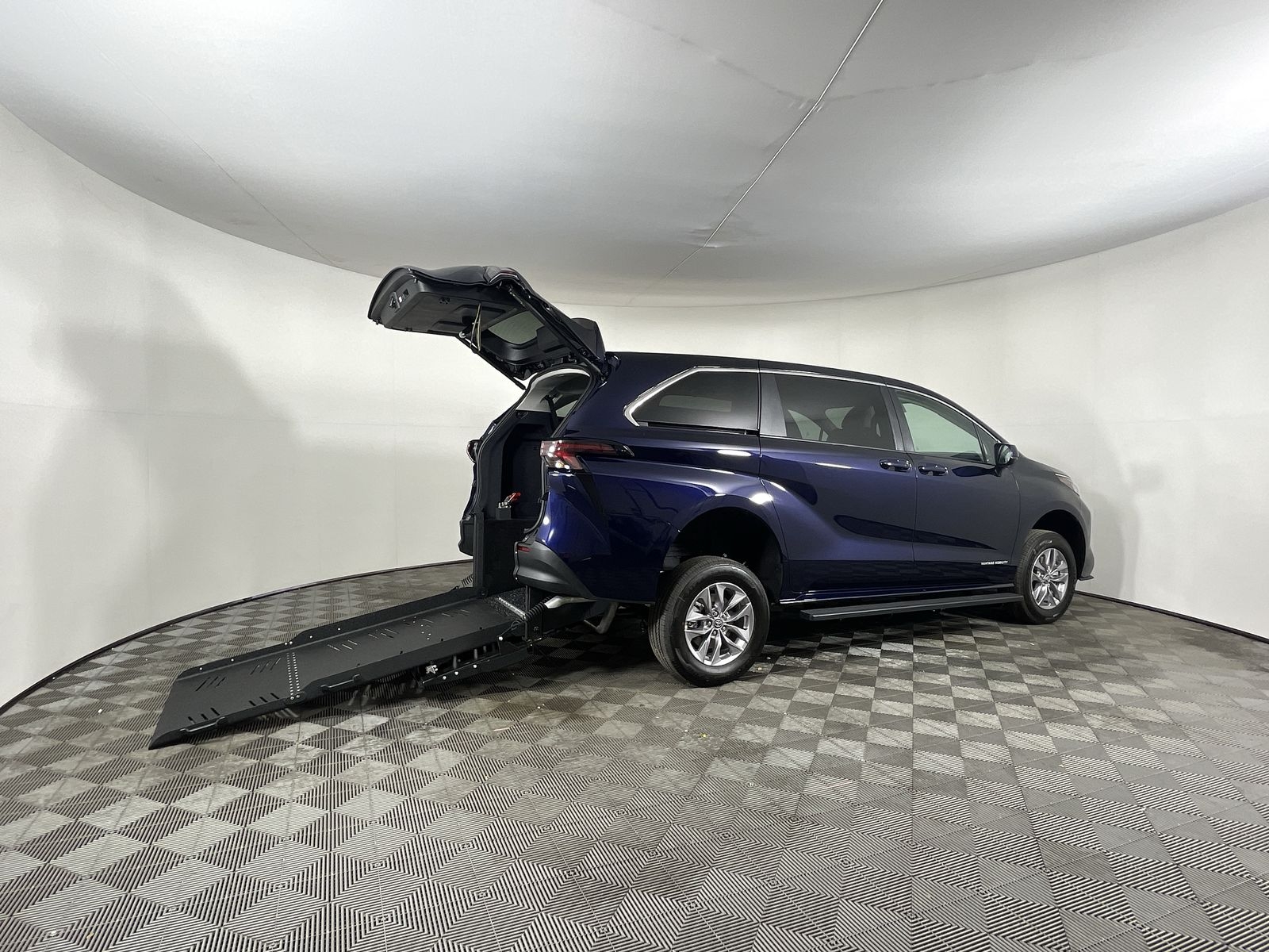 2026 Toyota Sienna FWD LE