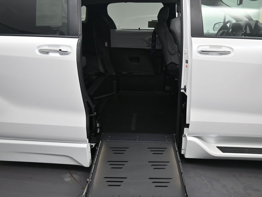 White Toyota Sienna image number 9