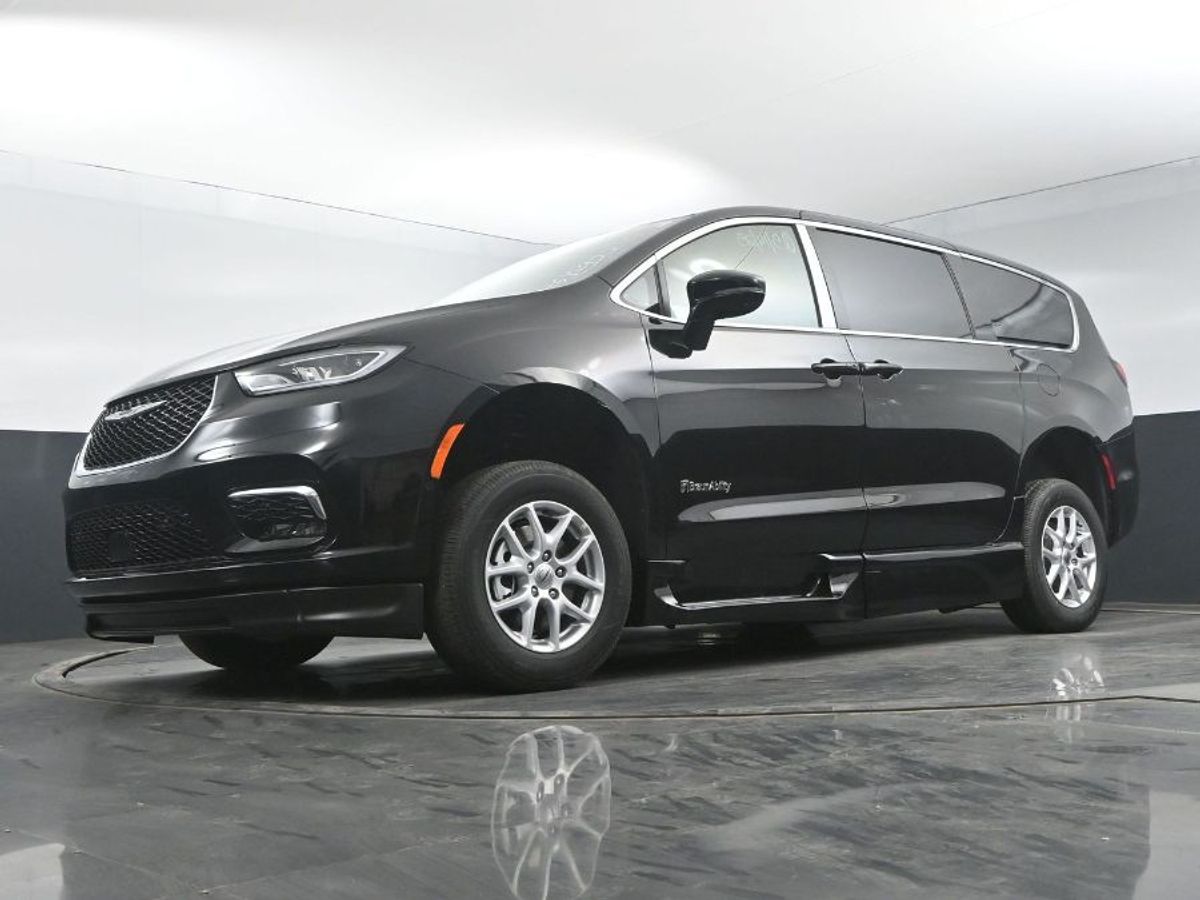 2025 CHRYSLER PACIFICA - Image 11