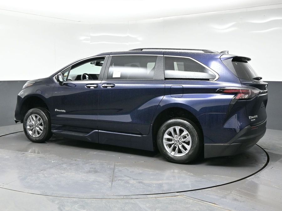 New 2026 Toyota Sienna Hybrid XLE Add - BraunAbility Side Entry Entry In Floor Automatic Ramp