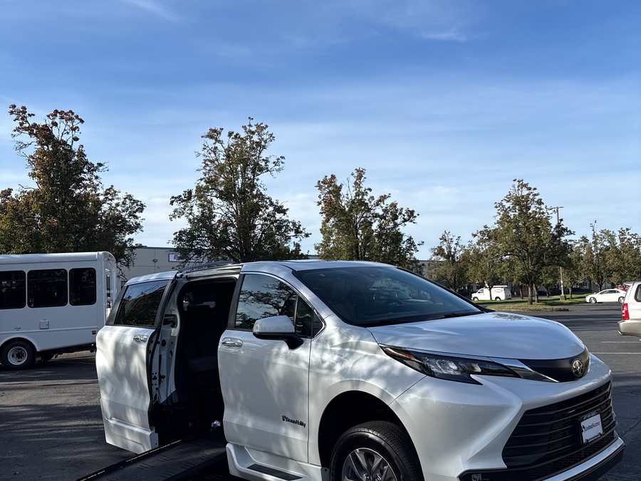 Used 2026 Toyota Sienna Hybrid XLE Add - BraunAbility Side Entry Fold Out Automatic Ramp