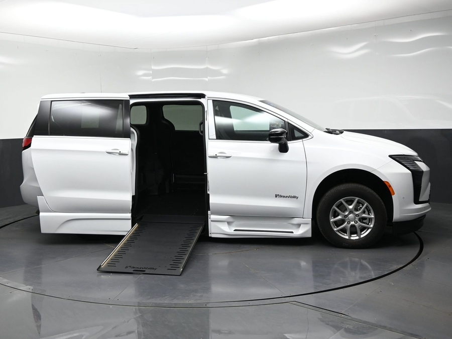 White Chrysler Pacifica image number 6