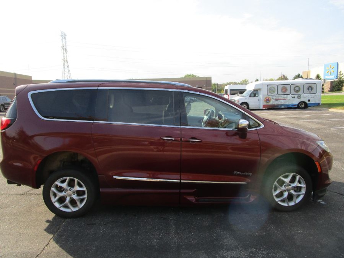 2020 CHRYSLER PACIFICA - Image 2