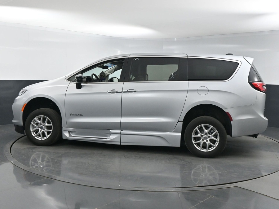 Used 2024 Chrysler Pacifica Touring L - BraunAbility Side Entry Entry Fold Out Automatic Ramp