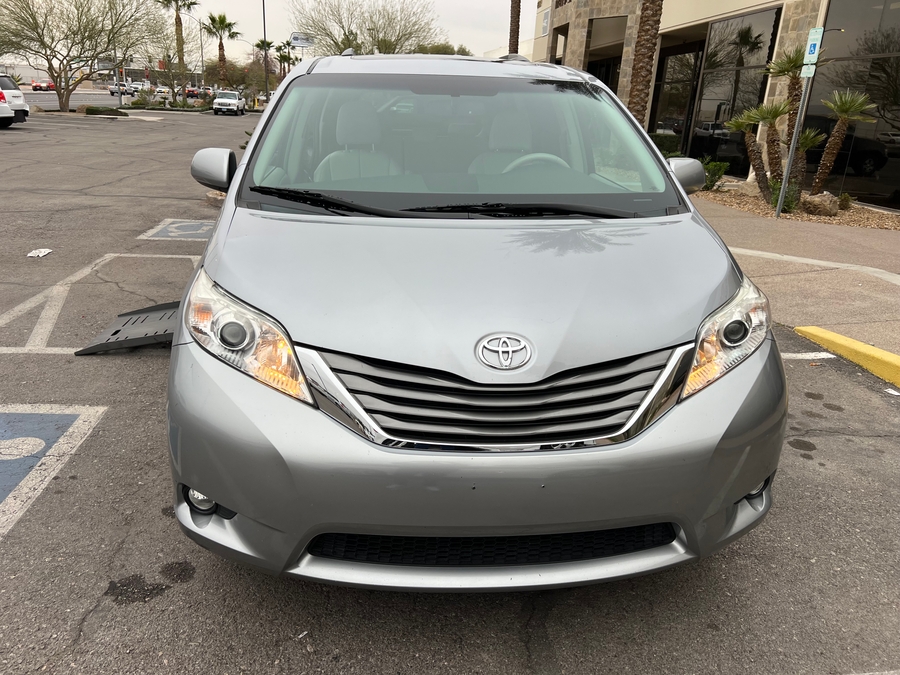 Used 2012 Toyota Sienna XLE - BraunAbility Side Entry Entry Fold Out Automatic Ramp