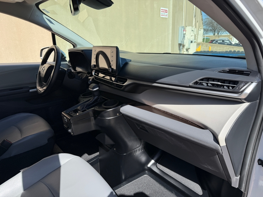 Used 2022 Toyota Sienna Hybrid XLE Base - BraunAbility Side Entry Entry Fold Out Automatic Ramp