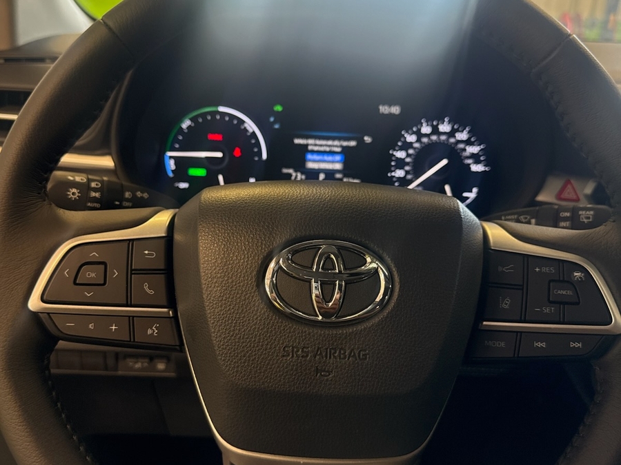 Black Toyota Sienna image number 18