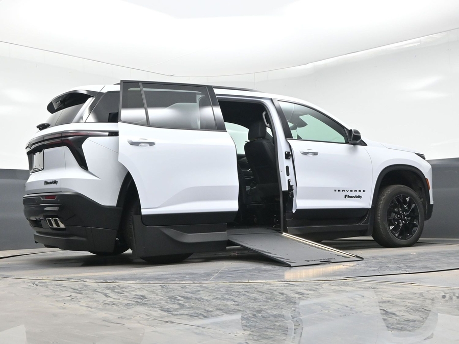 New 2026 Chevrolet Traverse 1LT Midnight - BraunAbility Side Entry Entry In Floor Automatic Ramp