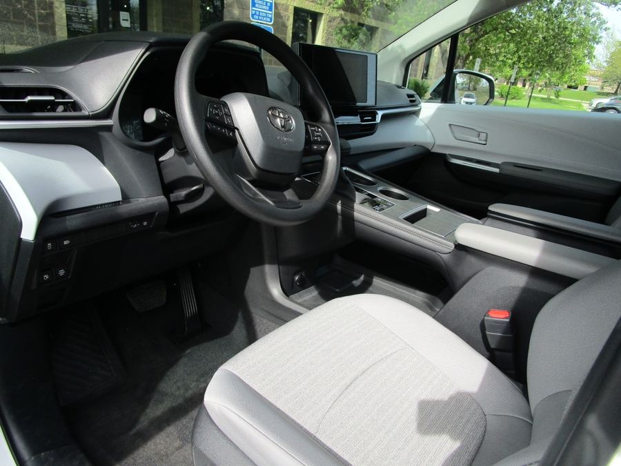 White Toyota Sienna image number 11