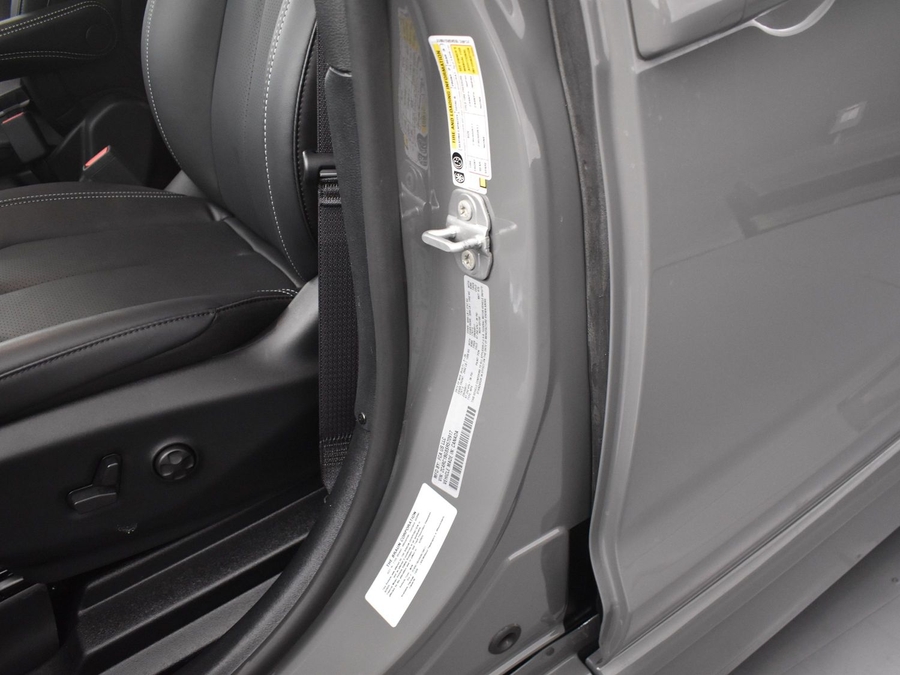 New 2025 Chrysler Pacifica Select Safety - BraunAbility Side Entry Entry Fold Out Automatic Ramp