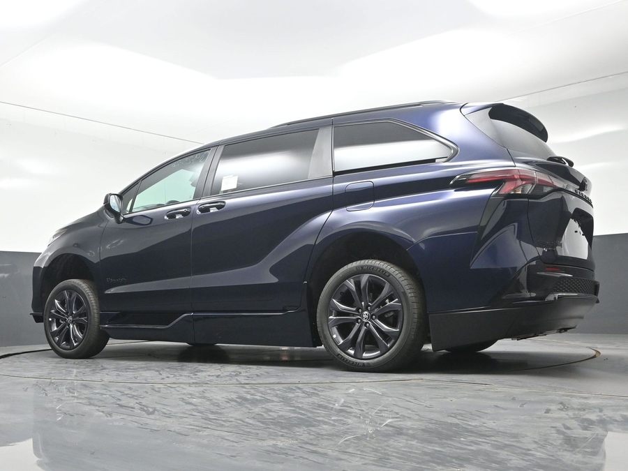 New 2026 Toyota Sienna Hybrid XSE Sport - BraunAbility Side Entry Fold Out Automatic Ramp
