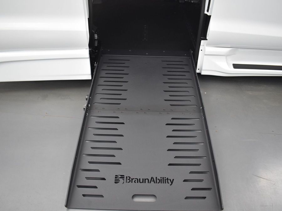 New 2025 Chrysler Pacifica Select Safety - BraunAbility Side Entry Entry Fold Out Automatic Ramp