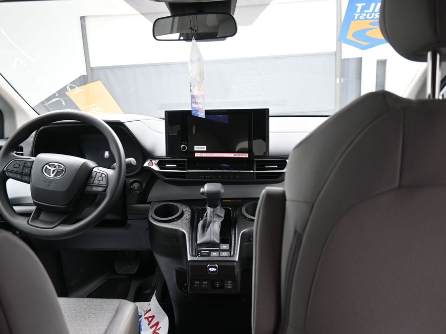 New 2025 Toyota Sienna Hybrid LE - BraunAbility Side Entry Entry Fold Out Automatic Ramp