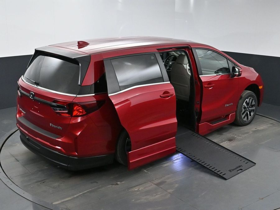 New 2025 Honda Odyssey EX-L - BraunAbility Side Entry Entry In Floor Automatic Ramp