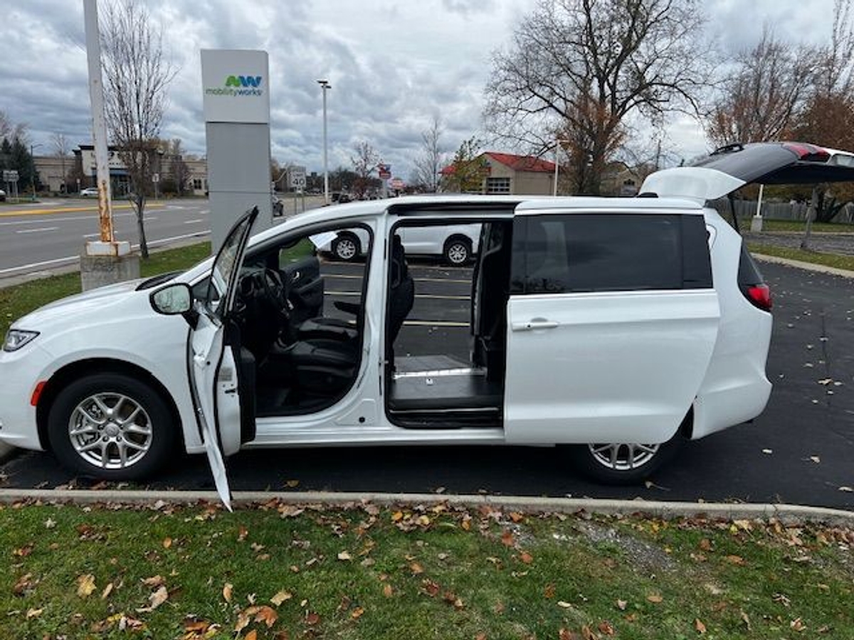 2026 CHRYSLER PACIFICA - Image 9