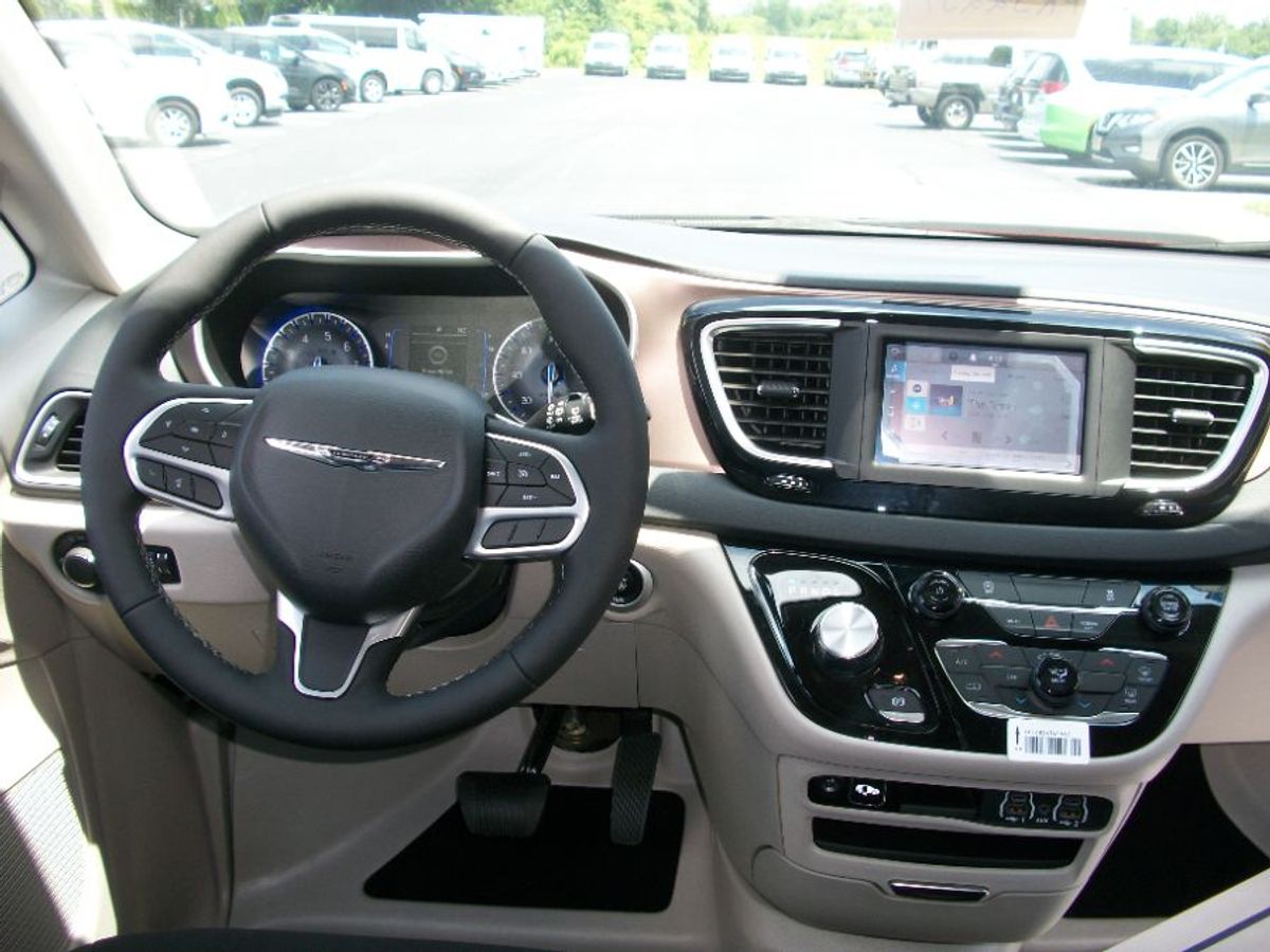 2023 CHRYSLER VOYAGER - Image 2