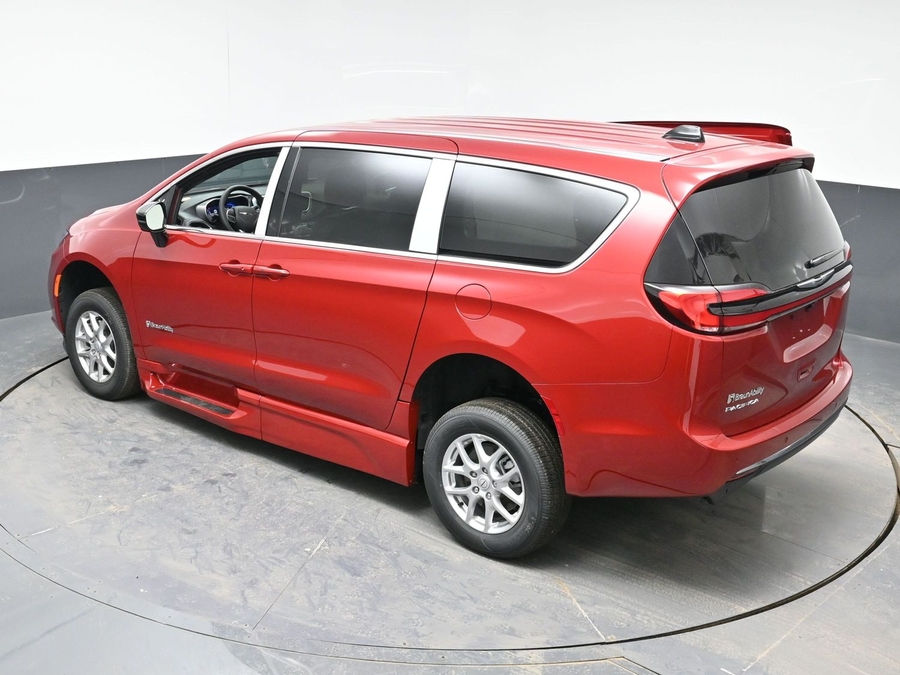 Red Chrysler Pacifica image number 22