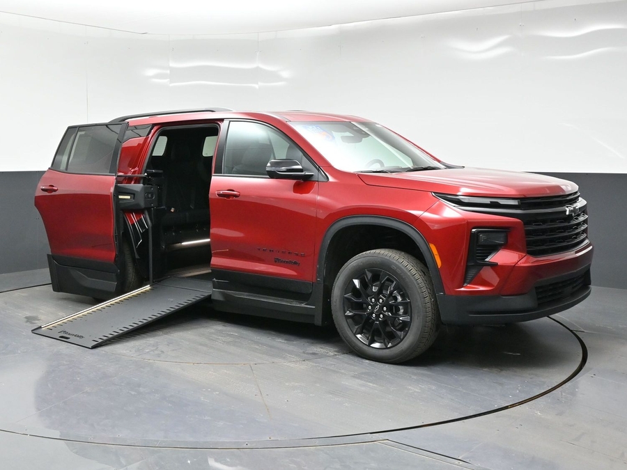 New 2026 Chevrolet Traverse 1LT Midnight - BraunAbility Side Entry In Floor Automatic Ramp