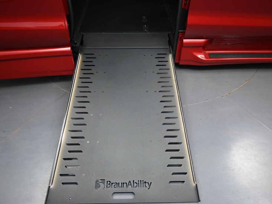 New 2027 Chrysler Pacifica Select Safety - BraunAbility Side Entry In Floor Automatic Ramp