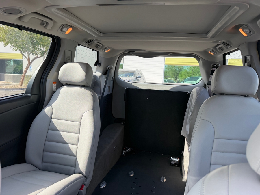 Used 2018 Toyota Sienna Limited Premium - Freedom Rear Entry Fold Out Automatic Ramp