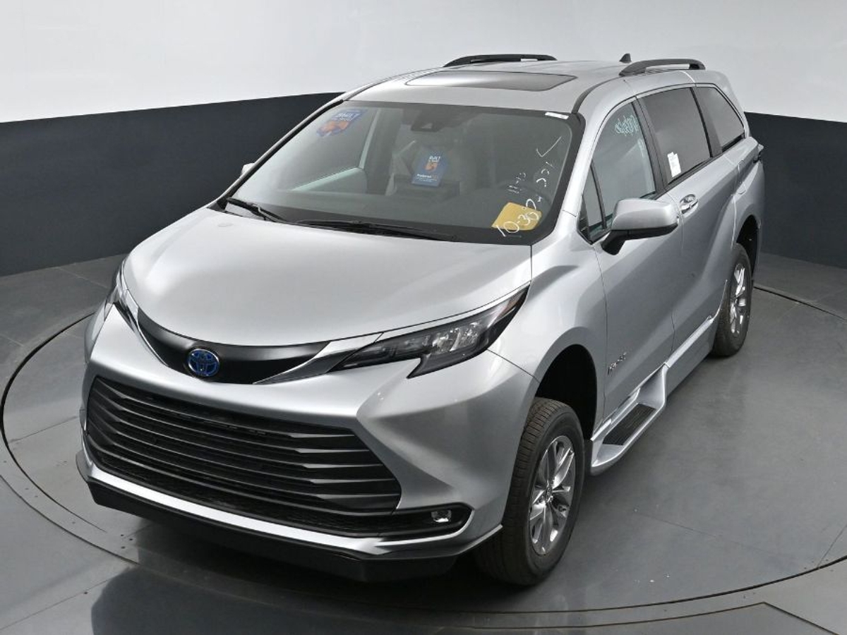 2025 TOYOTA SIENNA - Image 24