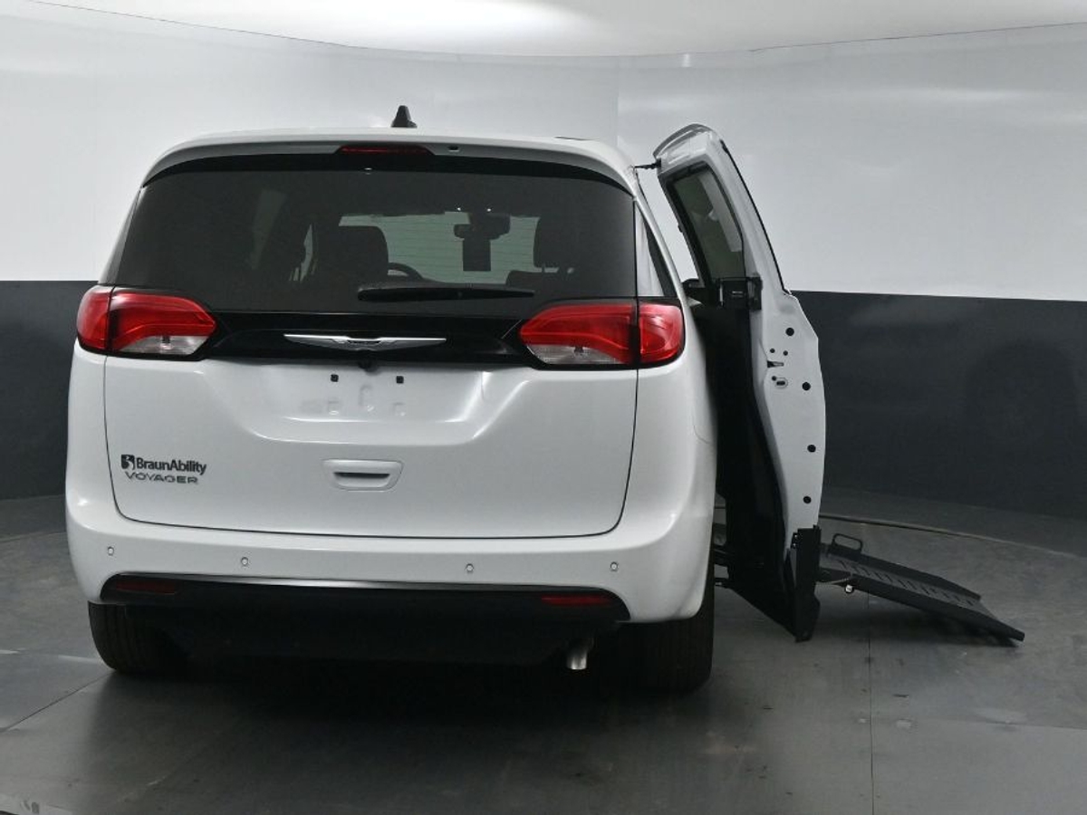 2025 CHRYSLER VOYAGER - Image 6