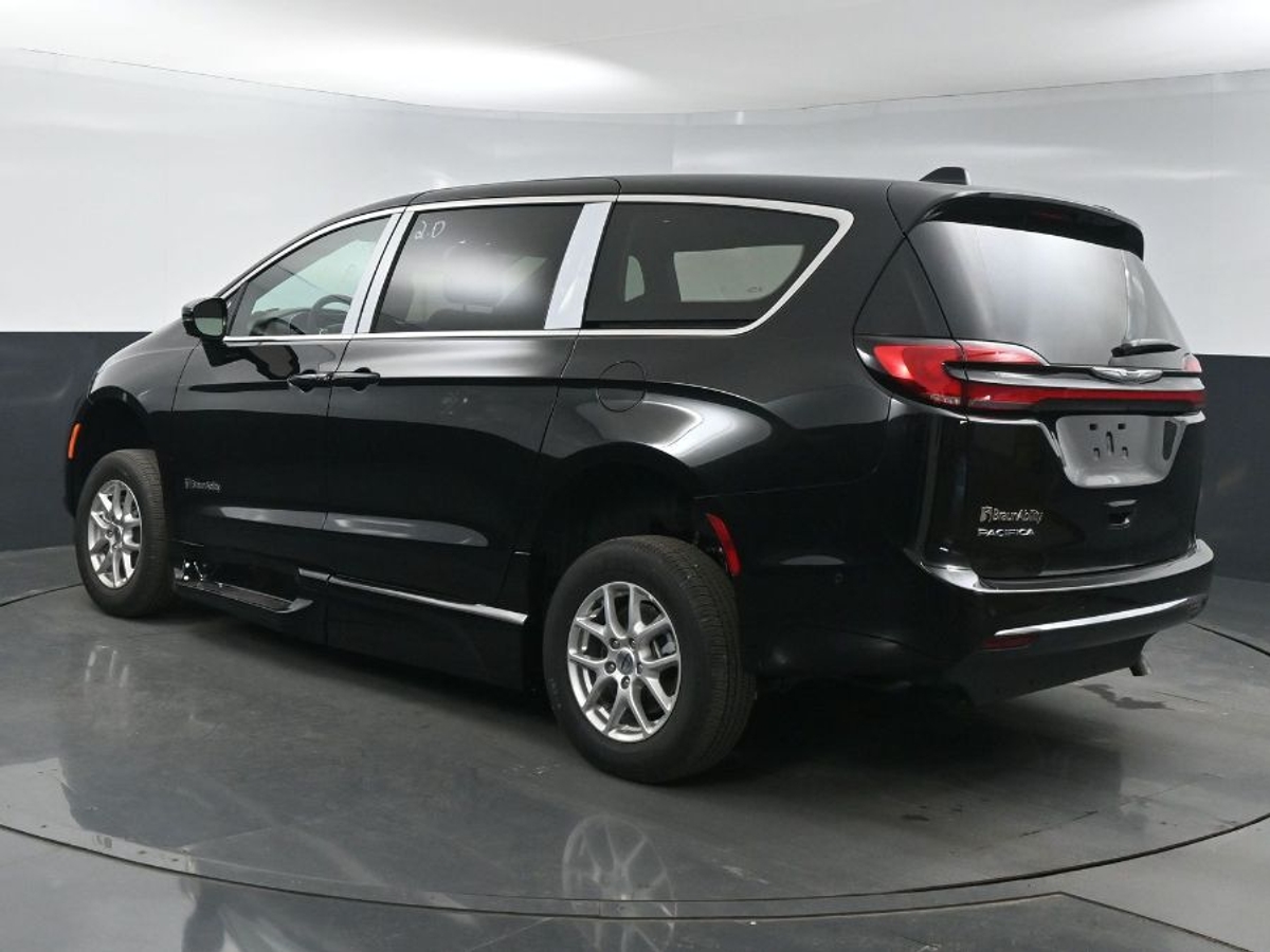 2025 CHRYSLER PACIFICA - Image 6