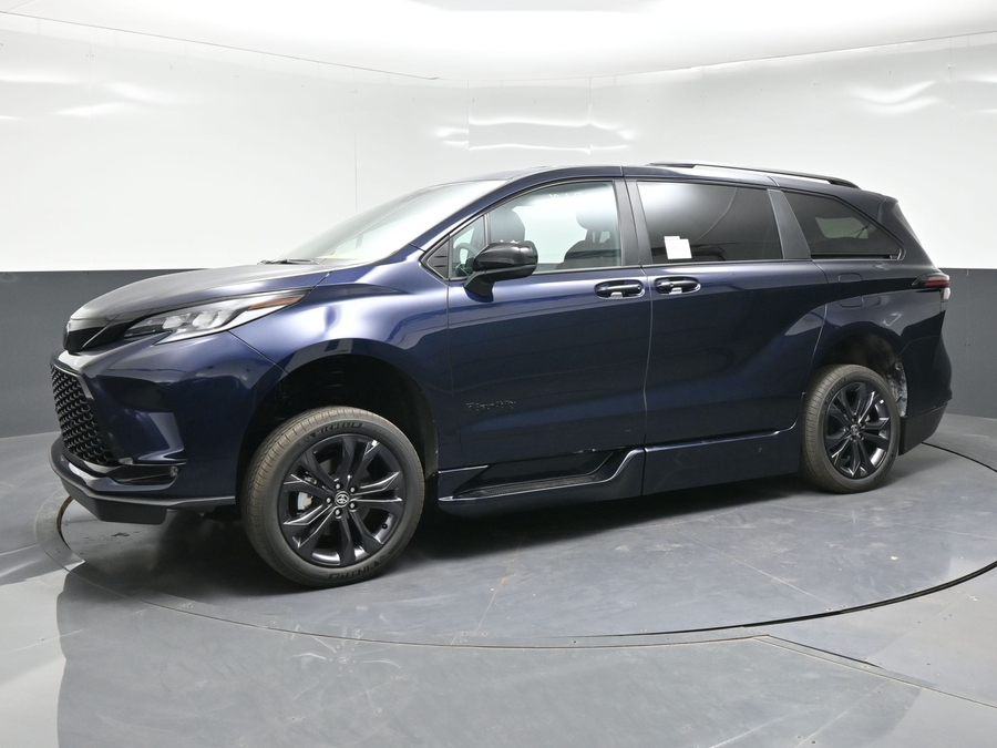 New 2026 Toyota Sienna Hybrid XSE Sport - BraunAbility Side Entry In Floor Automatic Ramp