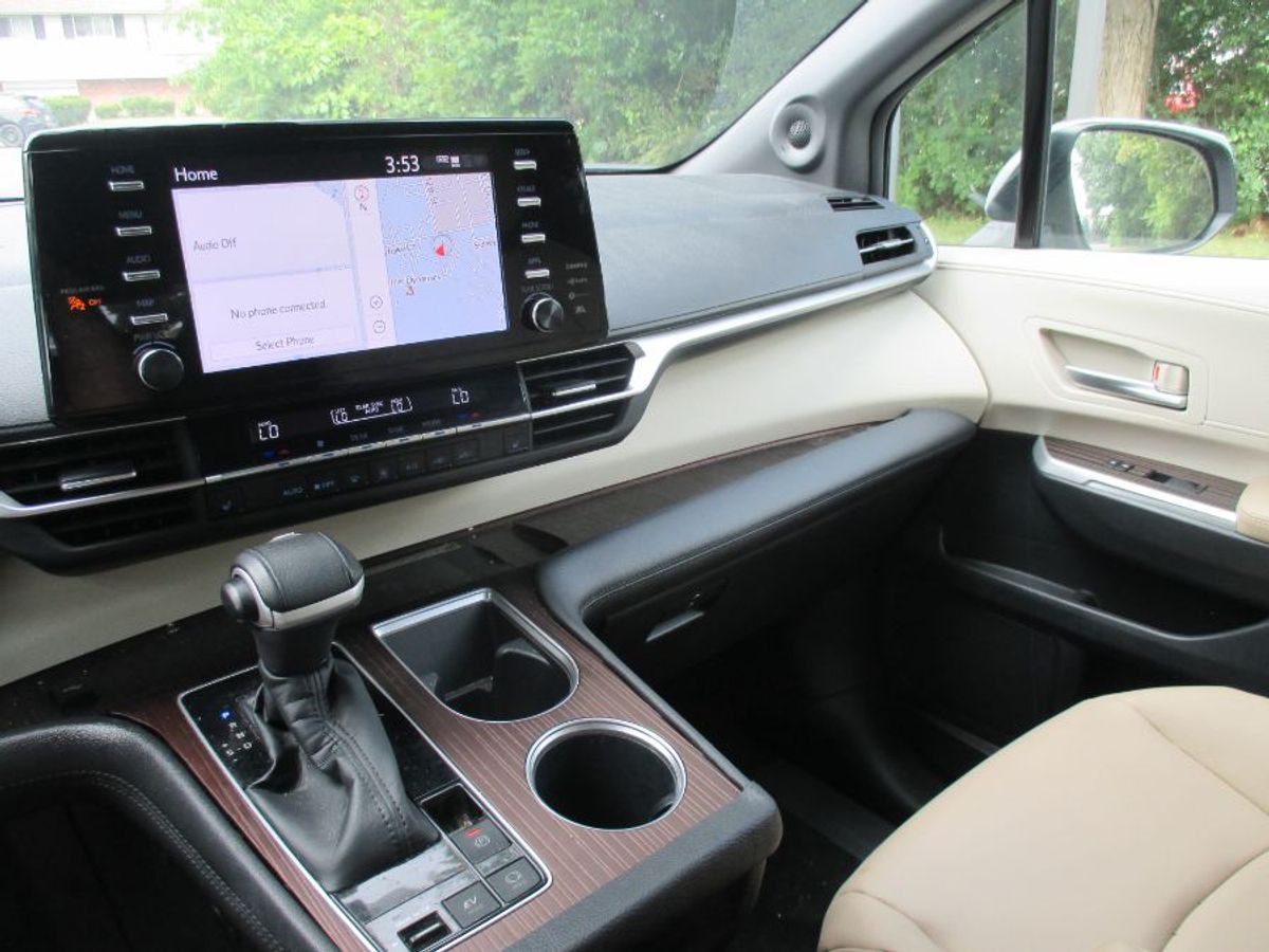 2022 TOYOTA SIENNA - Image 17