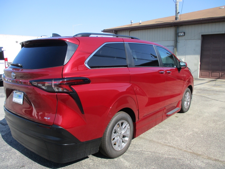 Red Toyota Sienna image number 2