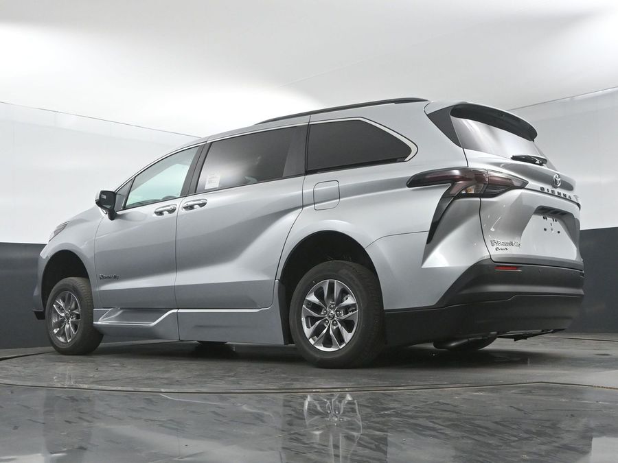 New 2025 Toyota Sienna Hybrid XLE Plus - BraunAbility Side Entry Entry Fold Out Automatic Ramp