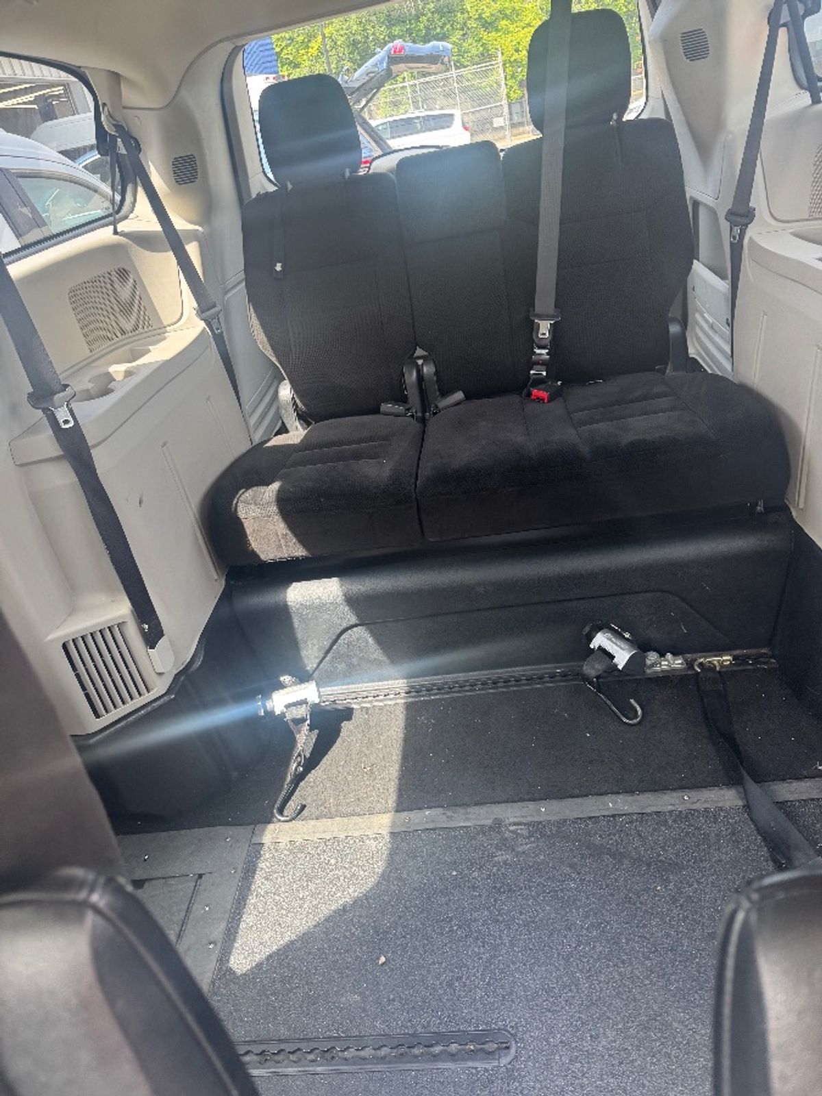 Silver Dodge Grand Caravan image number 3