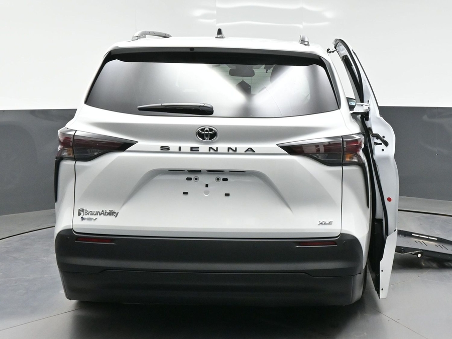 New 2026 Toyota Sienna Hybrid XLE Add - BraunAbility Side Entry Entry Fold Out Automatic Ramp