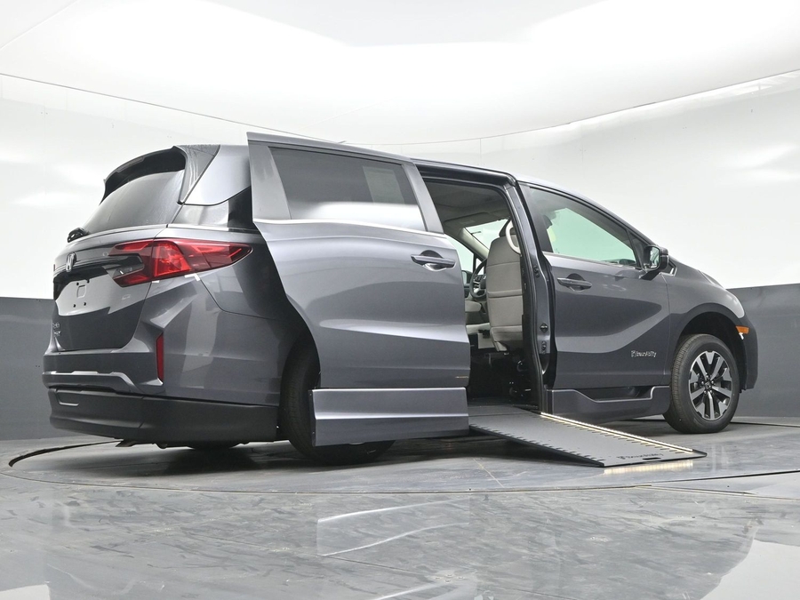 Grey Honda Odyssey image number 15