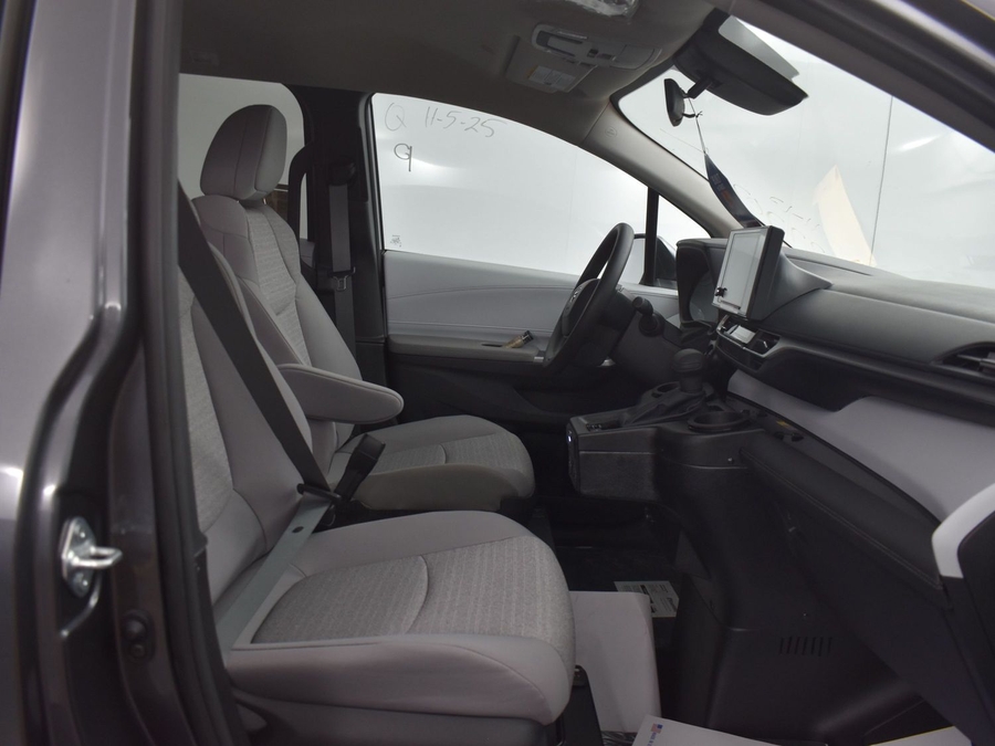 New 2025 Toyota Sienna Hybrid LE - BraunAbility Side Entry Entry Fold Out Automatic Ramp