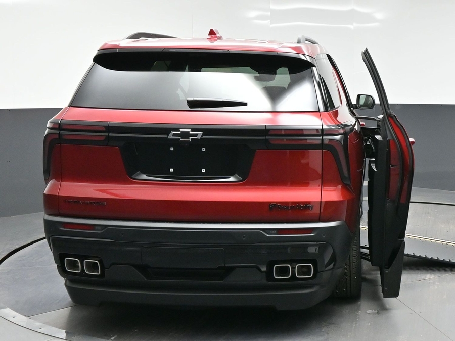 New 2026 Chevrolet Traverse 1LT Midnight - BraunAbility Side Entry In Floor Automatic Ramp