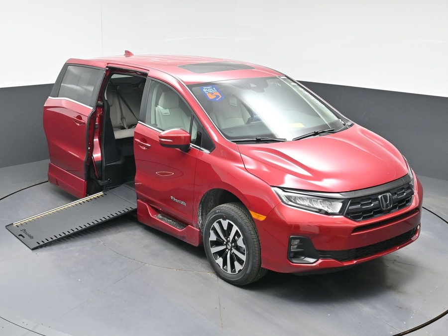 Red Honda Odyssey image number 20