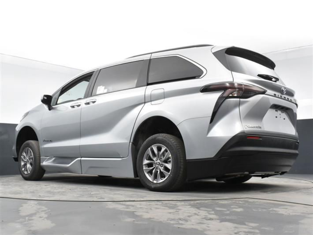 2023 TOYOTA SIENNA - Image 19