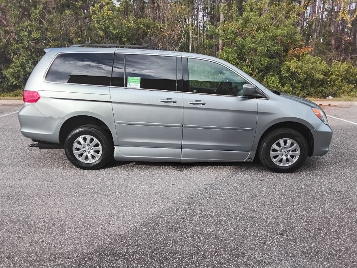 Blue Honda Odyssey image number 1