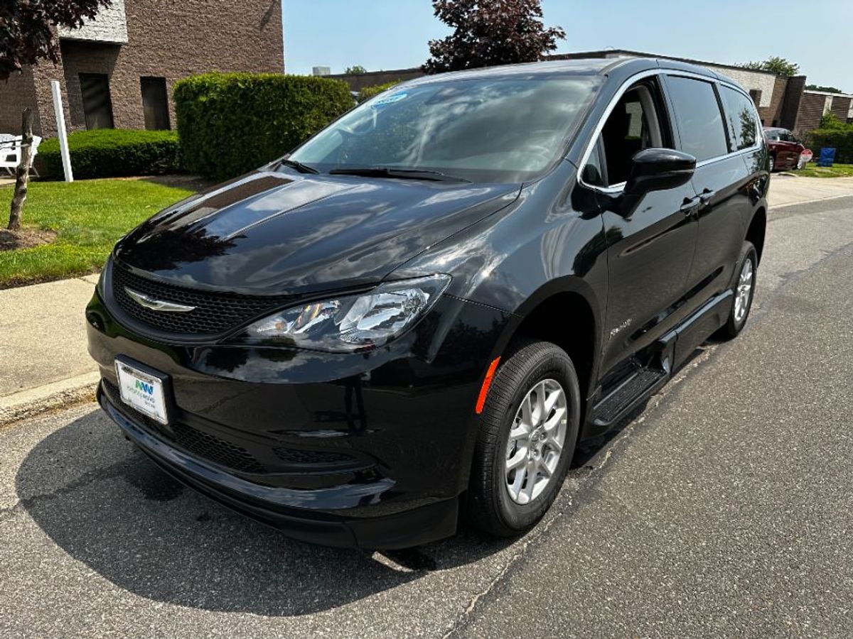 Used 2023 Chrysler Voyager LX SafetyTec's photo